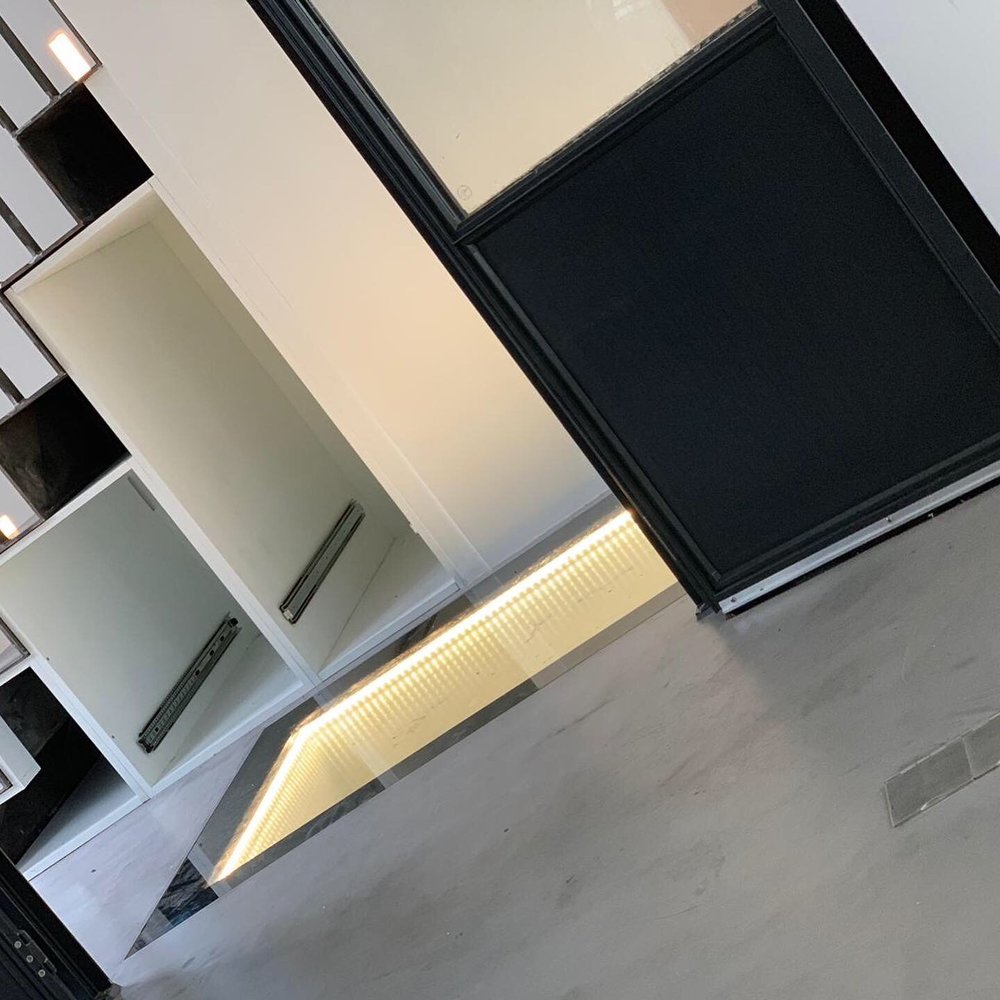 Floor lighting installation